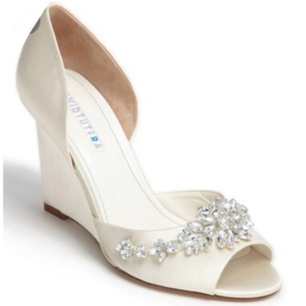 💎David Tutera Silk Wedges